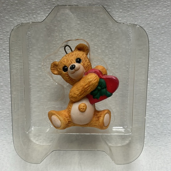 1988 Hallmark Keepsake Ornament Cinnamon Bear.(6th in the Porcelain Bear Series) - Picture 3 of 8